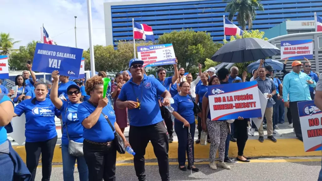 Adp Protesta Frente Al Ministerio De Trabajo