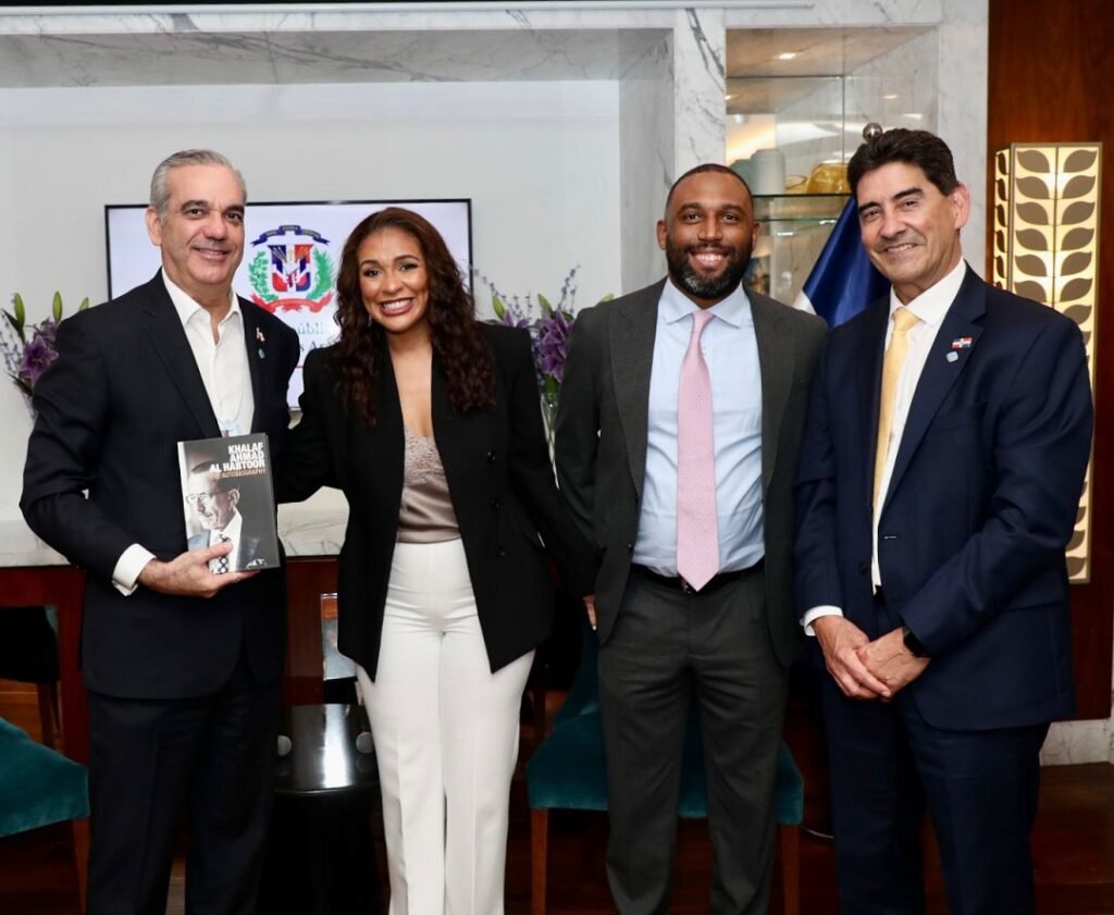 Abinader Conecta con la Comunidad Dominicana en Emiratos Árabes Unidos