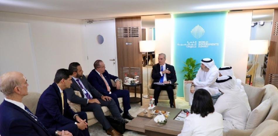 Abinader Conecta con la Comunidad Dominicana en los Emiratos Árabes Unidos Abinader Conecta con la Comunidad Dominicana en los Emiratos Árabes