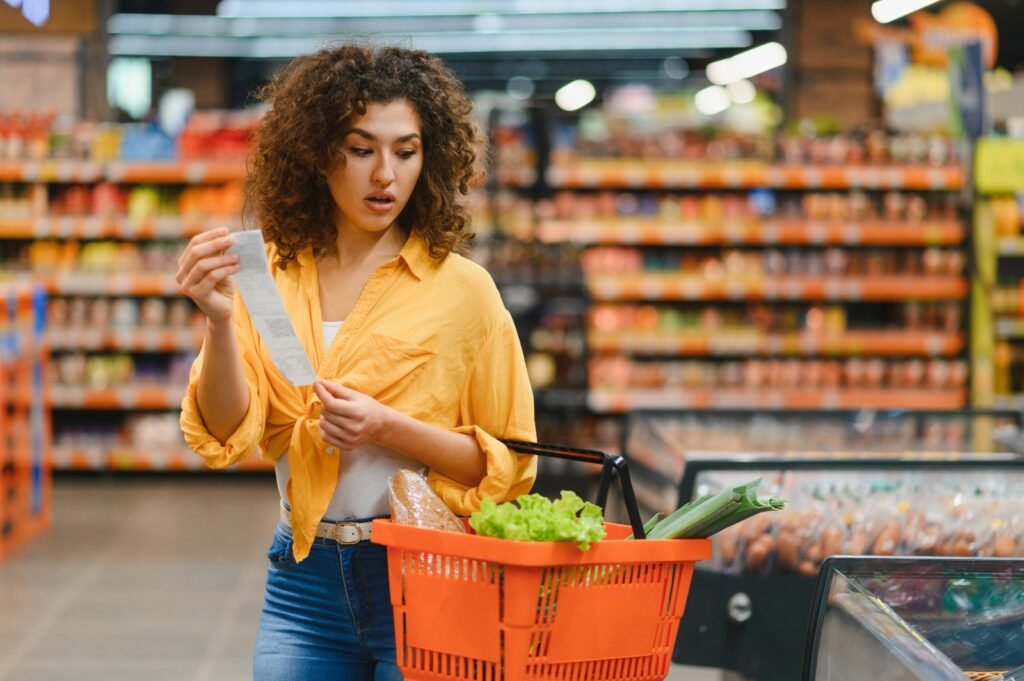 Dominicanos enfrentan con resiliencia la inflación y el futuro financiero