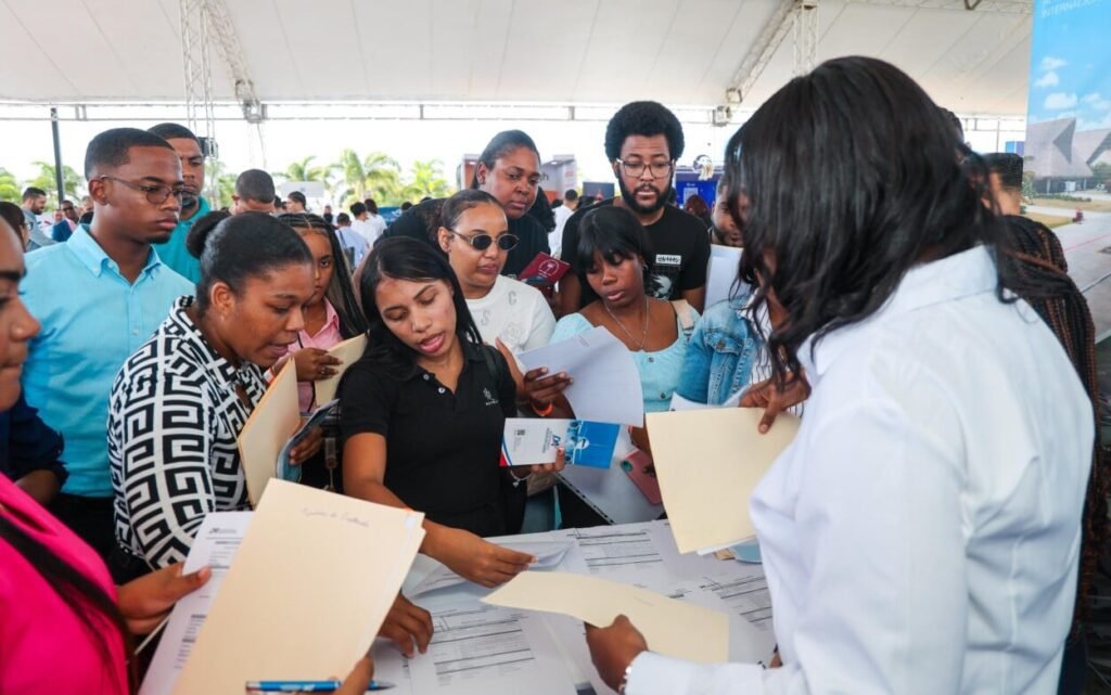 Incremento del empleo formal y disminución de la informalidad en República Dominicana Incremento del empleo formal y disminución de la informalidad en