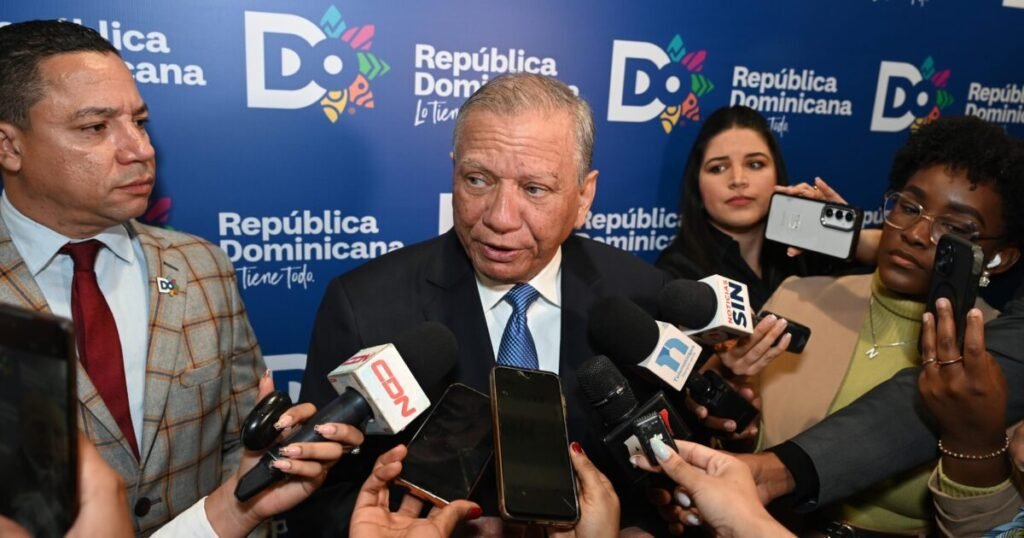 Leonardo Aguilera Promueve el Turismo Dominicano en Bogotá