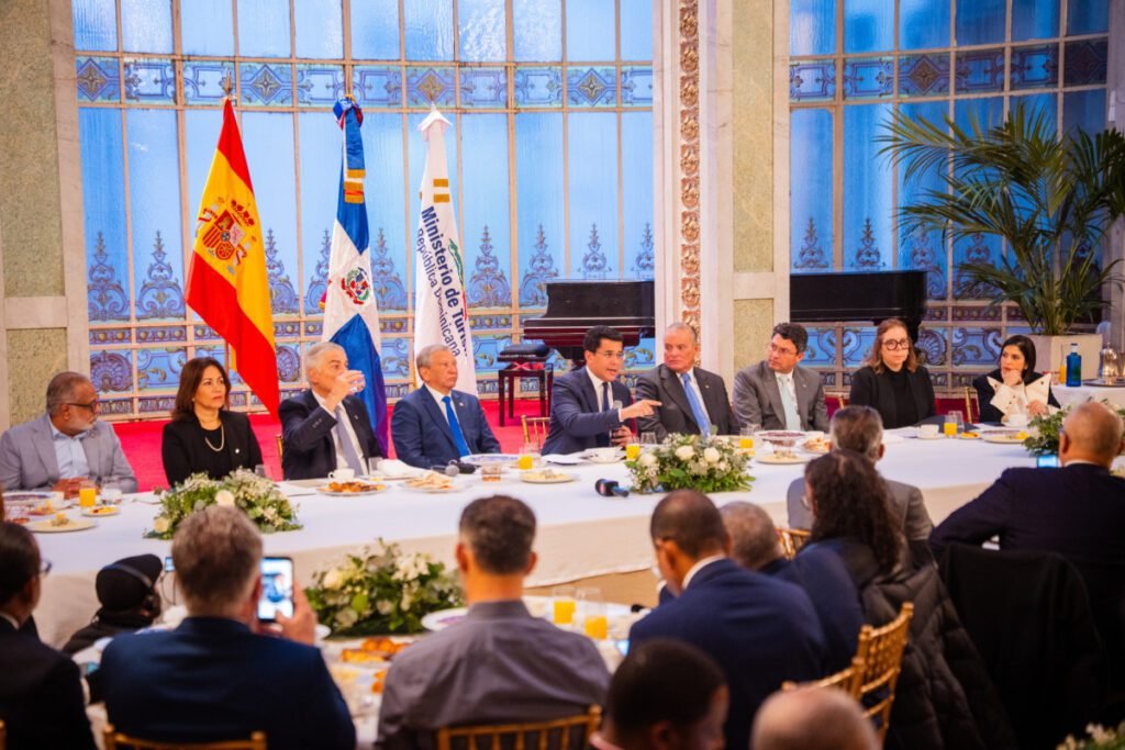 República Dominicana firma acuerdos turísticos por más de 13.370 millones en Fitur República Dominicana firma acuerdos turísticos por más de 13.370 millones