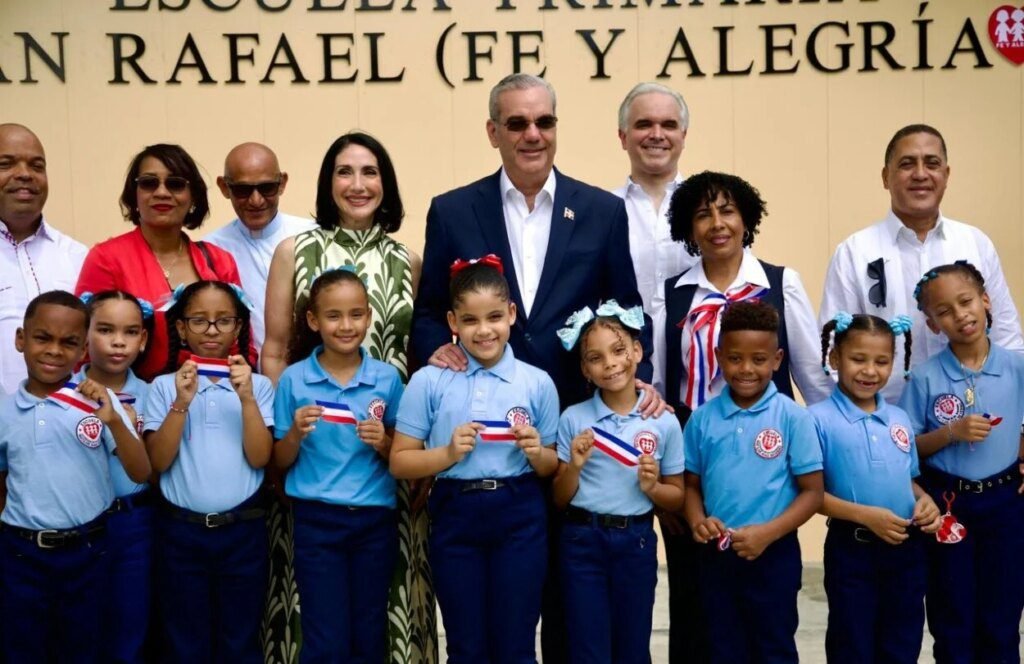 Abinader Inaugura Escuela San Rafael en Los Guandules Abinader Inaugura Escuela San Rafael en Los Guandules