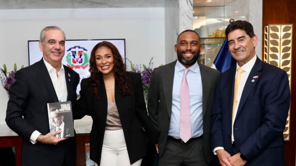 Abinader se conecta con la comunidad dominicana en Dubái