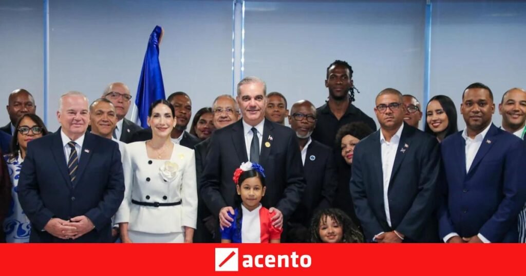 Abinader se encuentra con la comunidad dominicana en Chile para