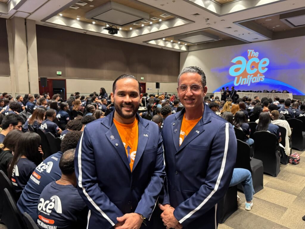 Consulado evalúa redes sociales para el trabajo de verano