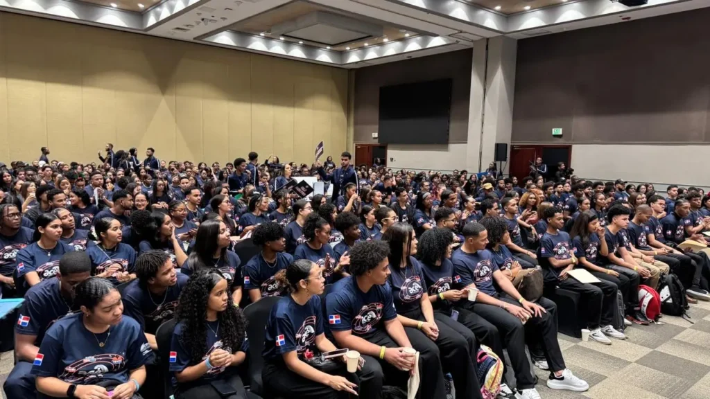 Consulado evalúa redes sociales para trabajos de verano