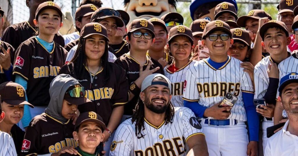 Fernando Tatis Jr. Brinda su Nombre a Nuevo Campo de Béisbol en Tijuana Fernando Tatis Jr. Brinda su Nombre a Nuevo Campo de