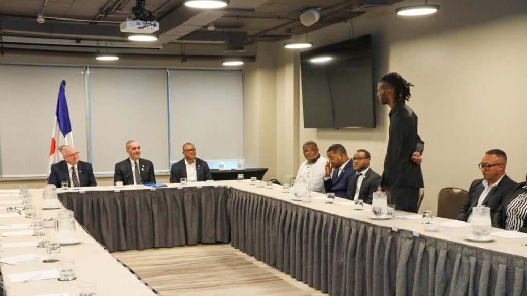 Fortalece tu comunidad y descubre nuevas oportunidades Fortalece tu comunidad y descubre nuevas oportunidades