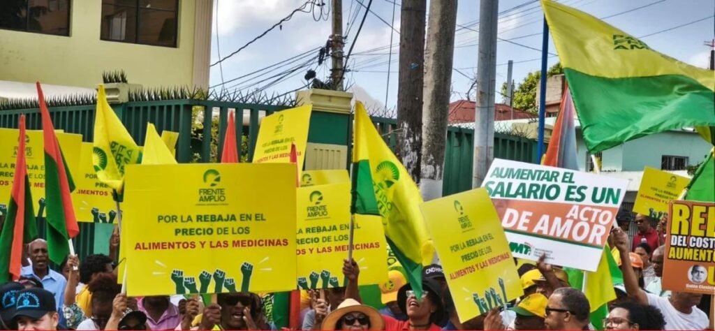 Frente Amplio y aliados se unen en marcha por la