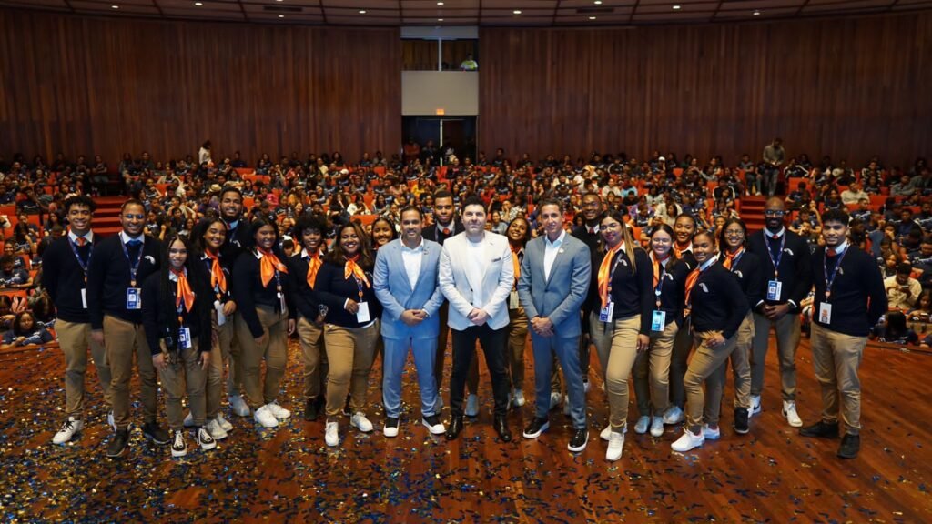 Más de 3,500 estudiantes se alistan para una experiencia inolvidable