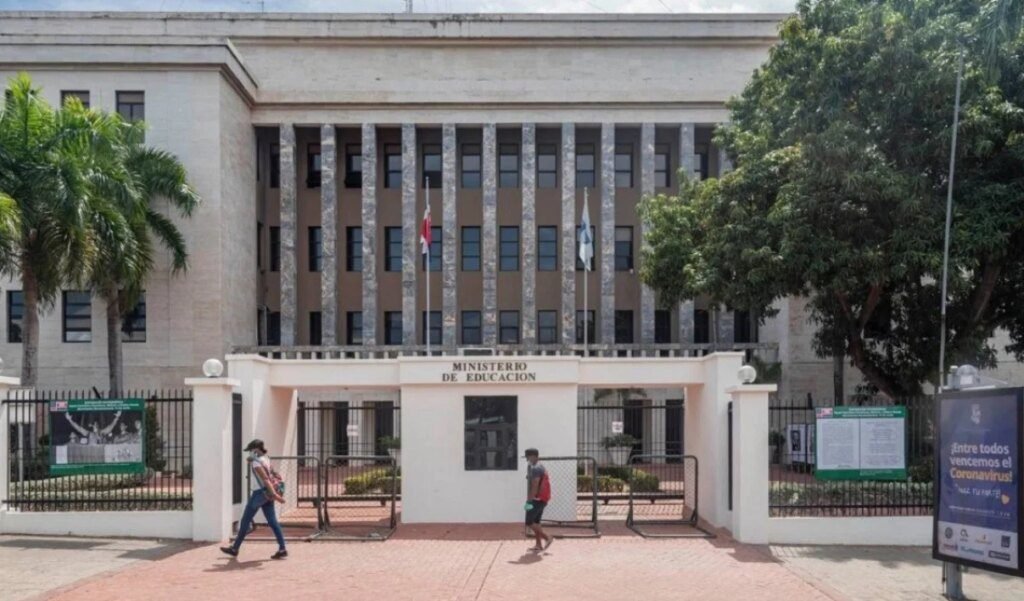 Ministro de Educación solicita mayor seguridad en escuelas ante aumento