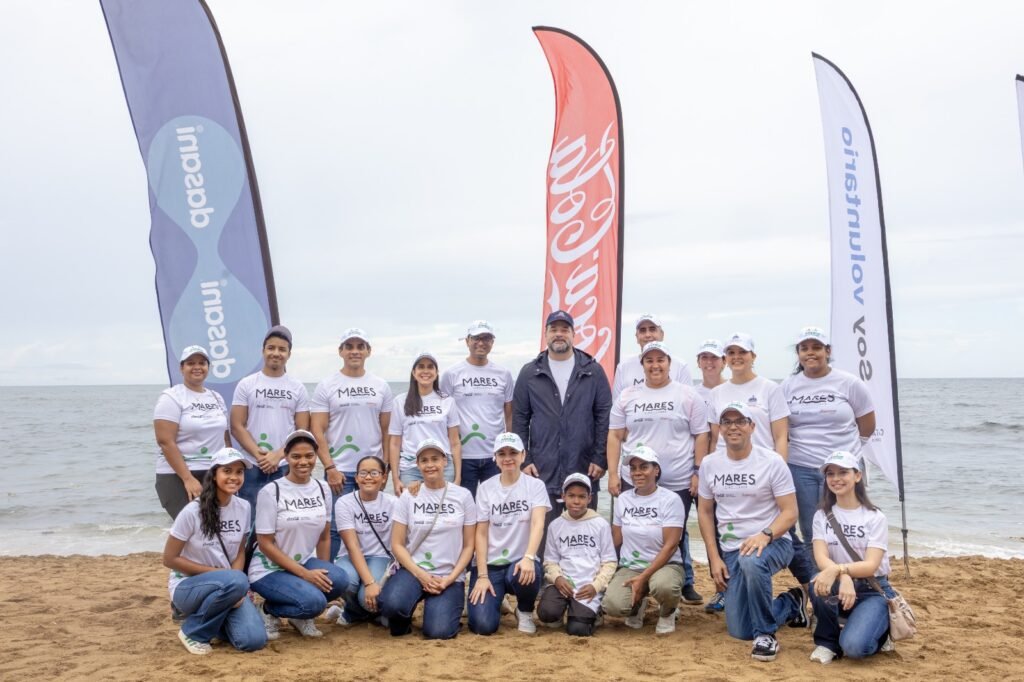 Ministro de Medio Ambiente impulsa la reducción del plástico y