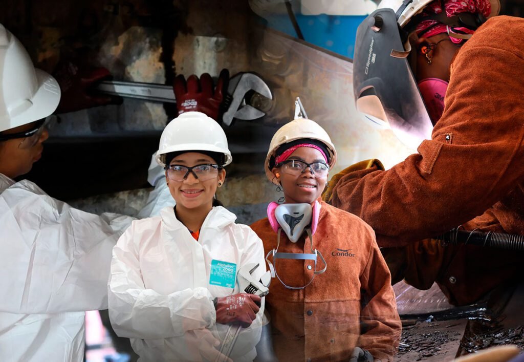 Mujeres: Aprovechando el 30% de los empleos en minería de oro en República Dominicana Mujeres: Aprovechando el 30% de los empleos en minería de