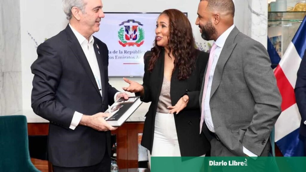 Abinader se encuentra con la comunidad dominicana en Emiratos Árabes
