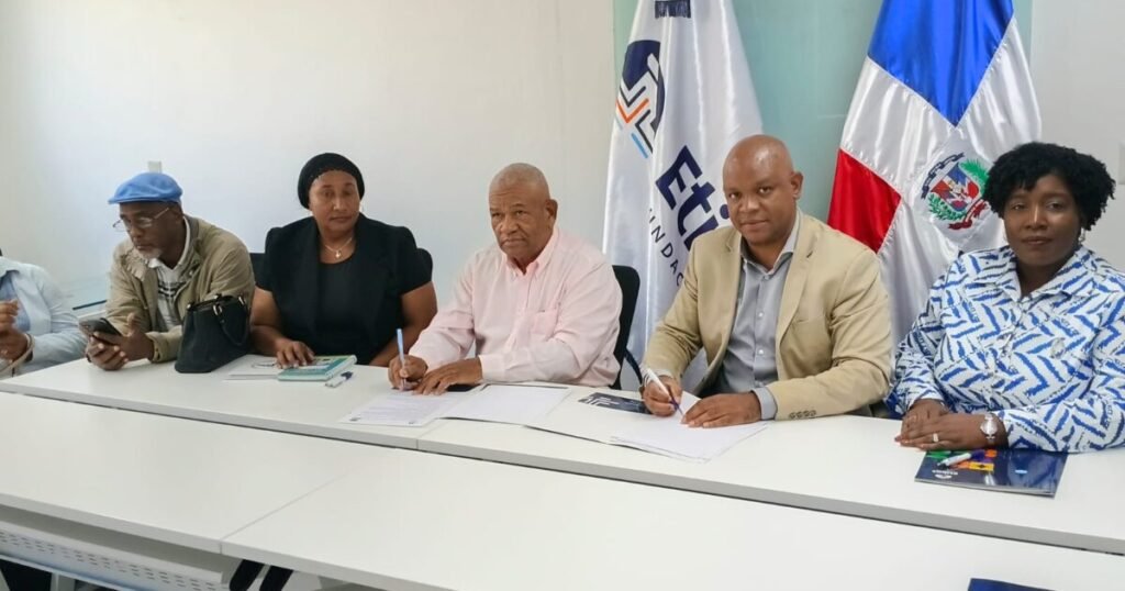 Acuerdo para Potenciar el Turismo en La Caleta RD