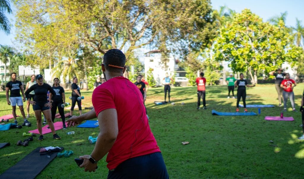 Conexiones Naturales que Transforman Comunidades Conexiones Naturales que Transforman Comunidades