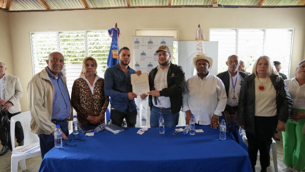 FEDA entrega 20,000 plántulas de cacao y herramientas a agricultores