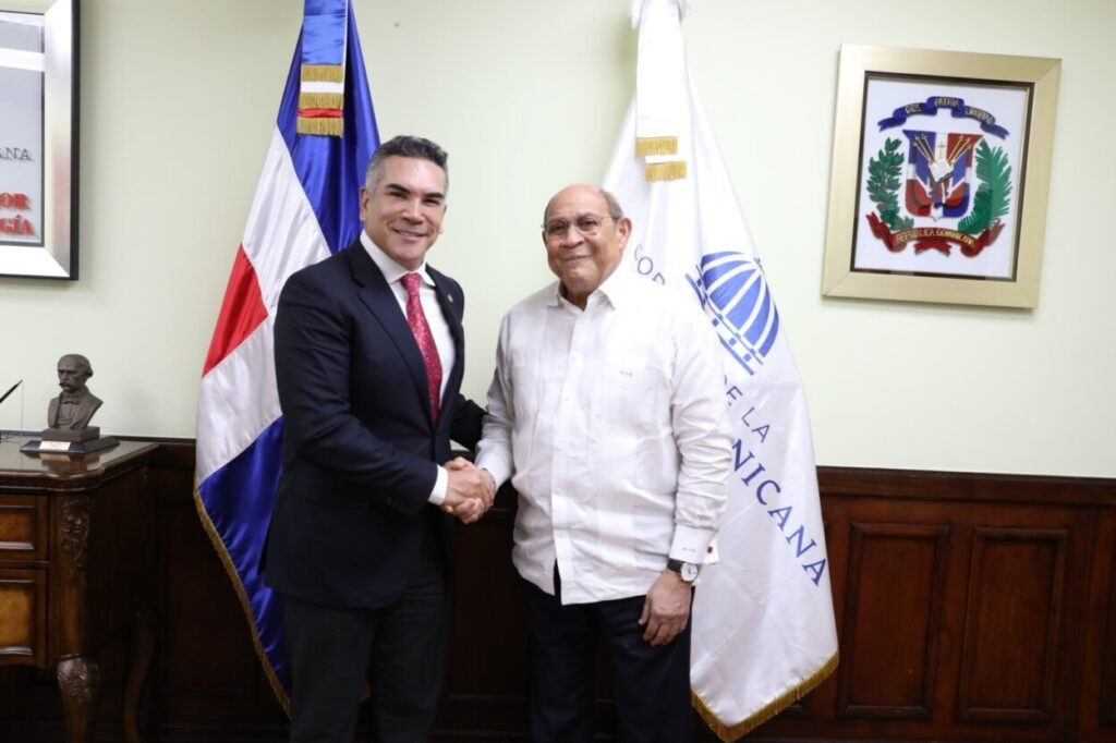 Rafael Santos lidera misión electoral en Perú Rafael Santos lidera misión electoral en Perú