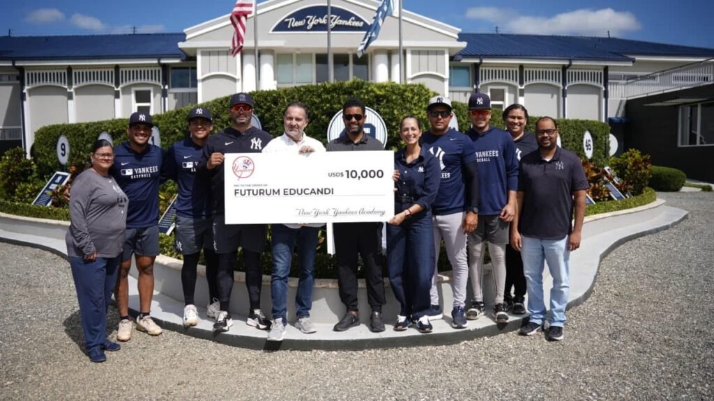 Yankees iluminan comunidades con esperanza y apoyo